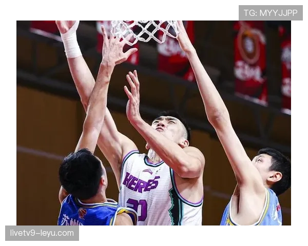 奥纳纳赛场闪耀，关键表现助球队强势逆转