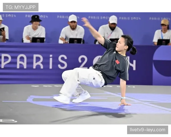 施洋那生活节奏完全反着来，这赛场上拼命，私下却像脱缰野马！