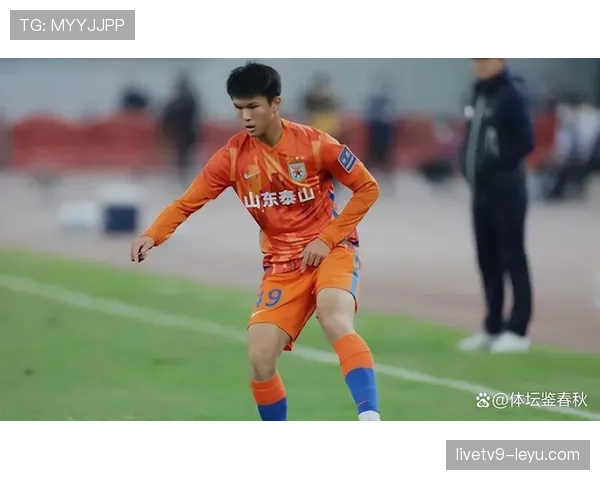 山东泰山节奏问题主要源于中场创造力不足，对球队战术执行形成制约